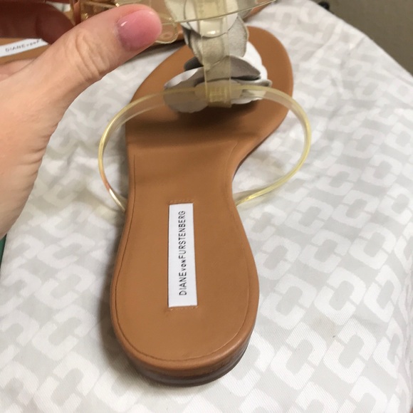 NWOT! DVF White Flower Leather Ankle Sandal! - Picture 5 of 5